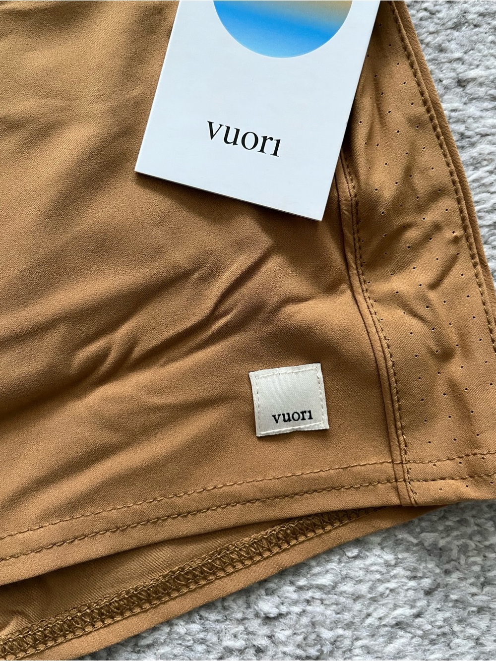 NWT Vuori Dash Performance Shorts in Dark Golden Size XL - Picture 3 of 7